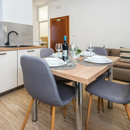 Διαμέρισμα Unbeatable Location 2br 3air Cons