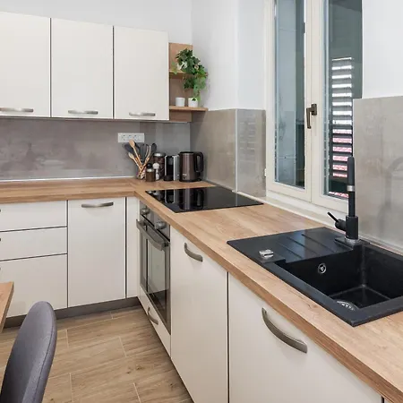 Unbeatable Location 2br 3air Cons Σπλιτ