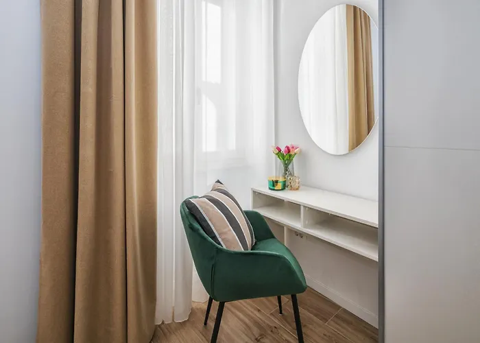 Elegant 2 Bedroom Retreat Center سبليت