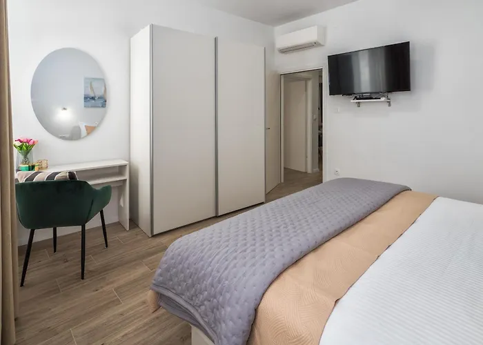 Elegant 2 Bedroom Retreat Center * سبليت