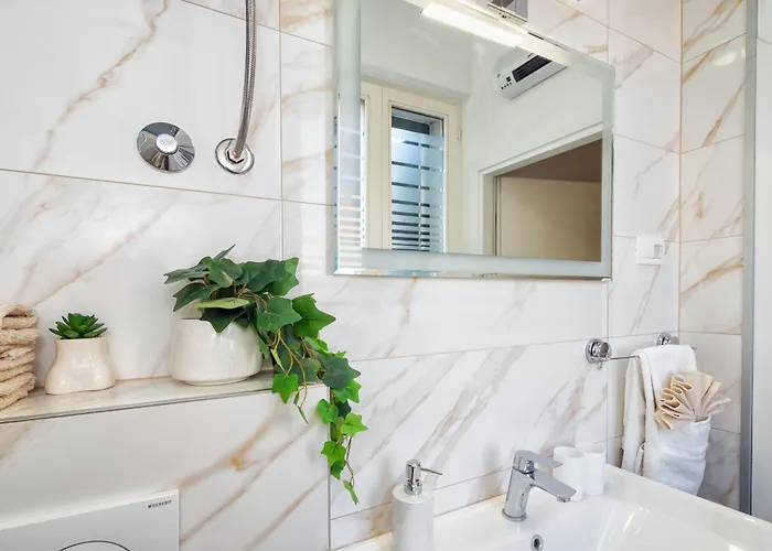 Elegant 2 Bedroom Retreat Center * سبليت