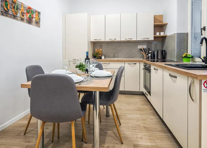 Elegant 2 Bedroom Retreat Center شقة سبليت