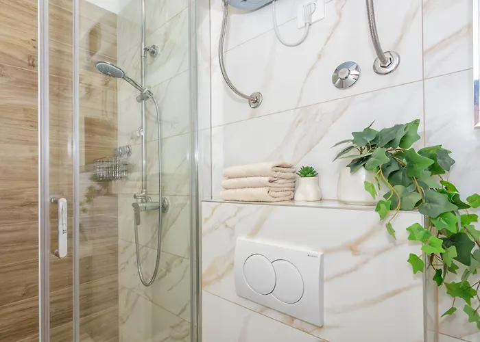 شقة Elegant 2 Bedroom Retreat Center سبليت