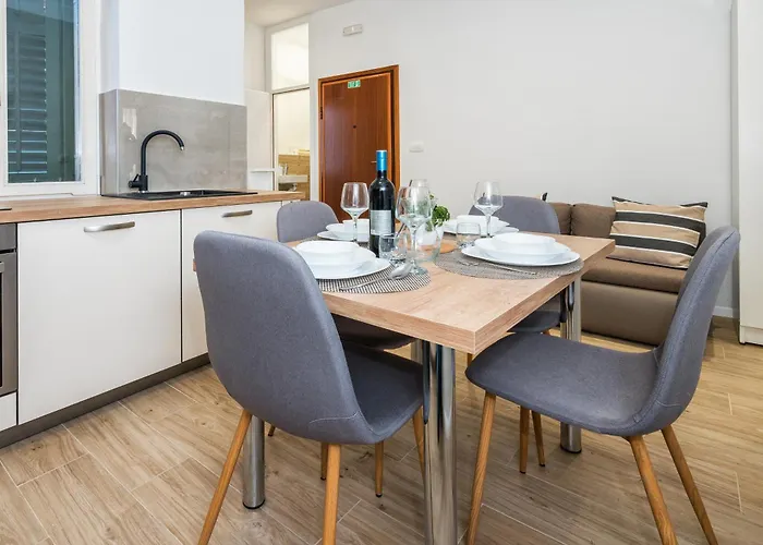 شقة Elegant 2 Bedroom Retreat Center