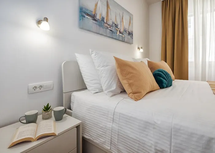 Elegant 2 Bedroom Retreat Center شقة