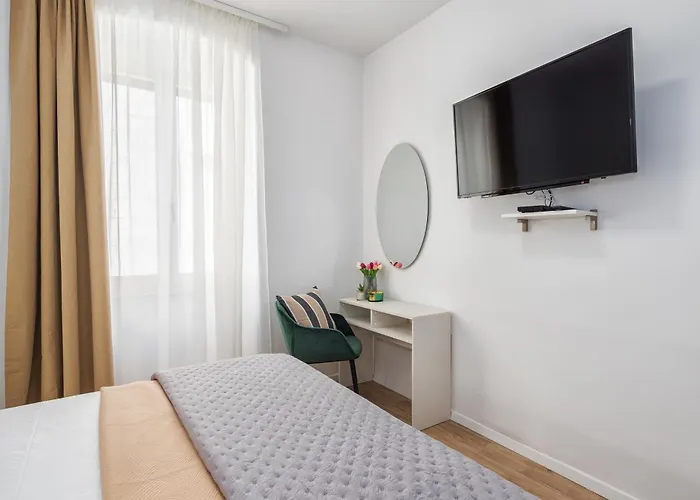 Elegant 2 Bedroom Retreat Center شقة