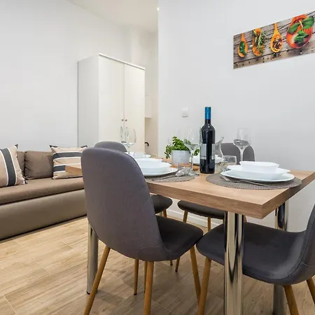 Apartment Central Split - Spacious 2Br - 2 King Beds Split