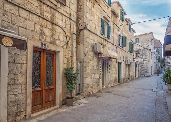 Elegant 2 Bedroom Retreat Center Apartament *