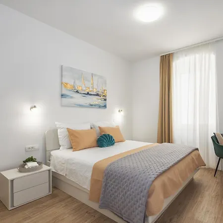 Unbeatable Location 2br 3air Cons